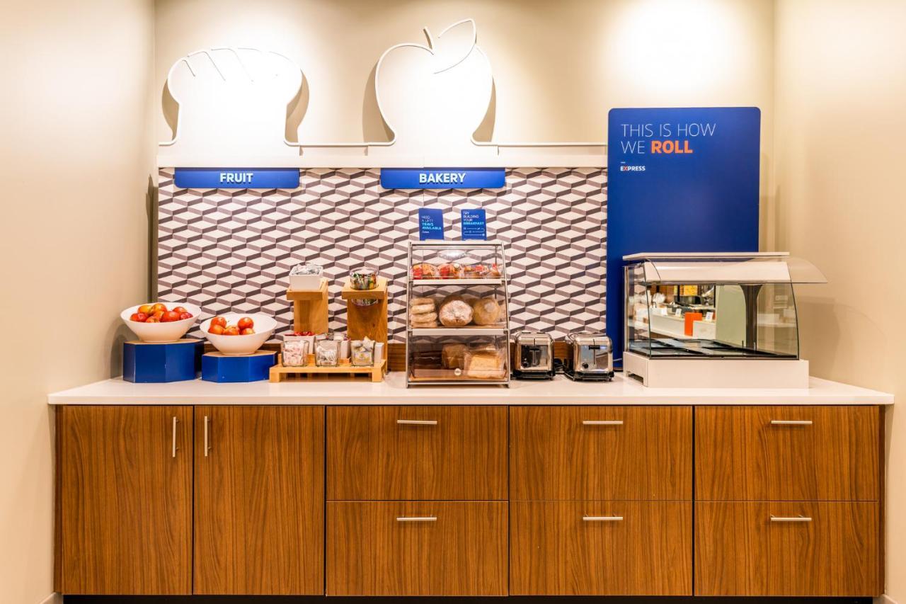 Holiday Inn Express & Suites Charlottesville By Ihg Zewnętrze zdjęcie