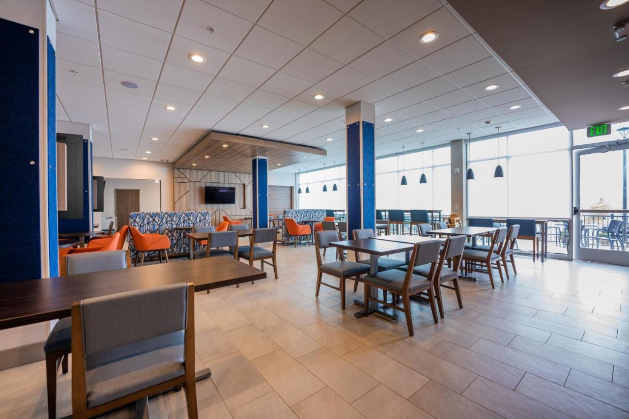 Holiday Inn Express & Suites Charlottesville By Ihg Zewnętrze zdjęcie